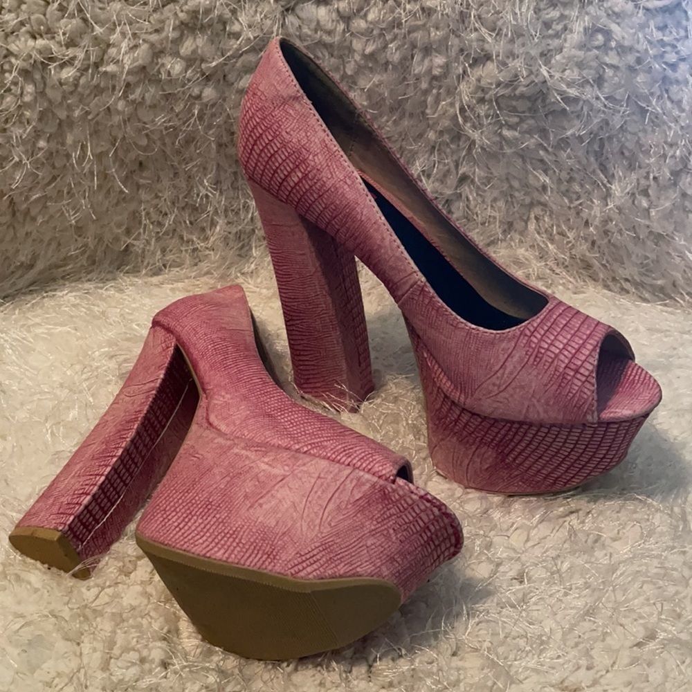 NWOT FRH Pumps Heels
